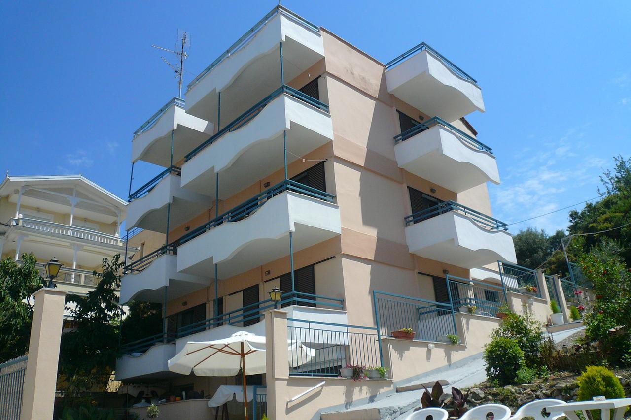 Vivi Apartments Nea Iraklitsa Exterior photo